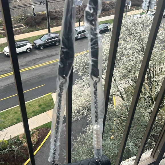 Badgley Mischka NWT crossbody or shoulder bag
Pearl accents - Picture 2 of 8